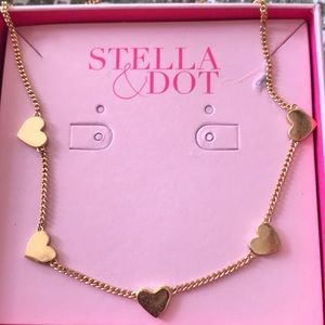 Stella and Dot heart necklace in gold